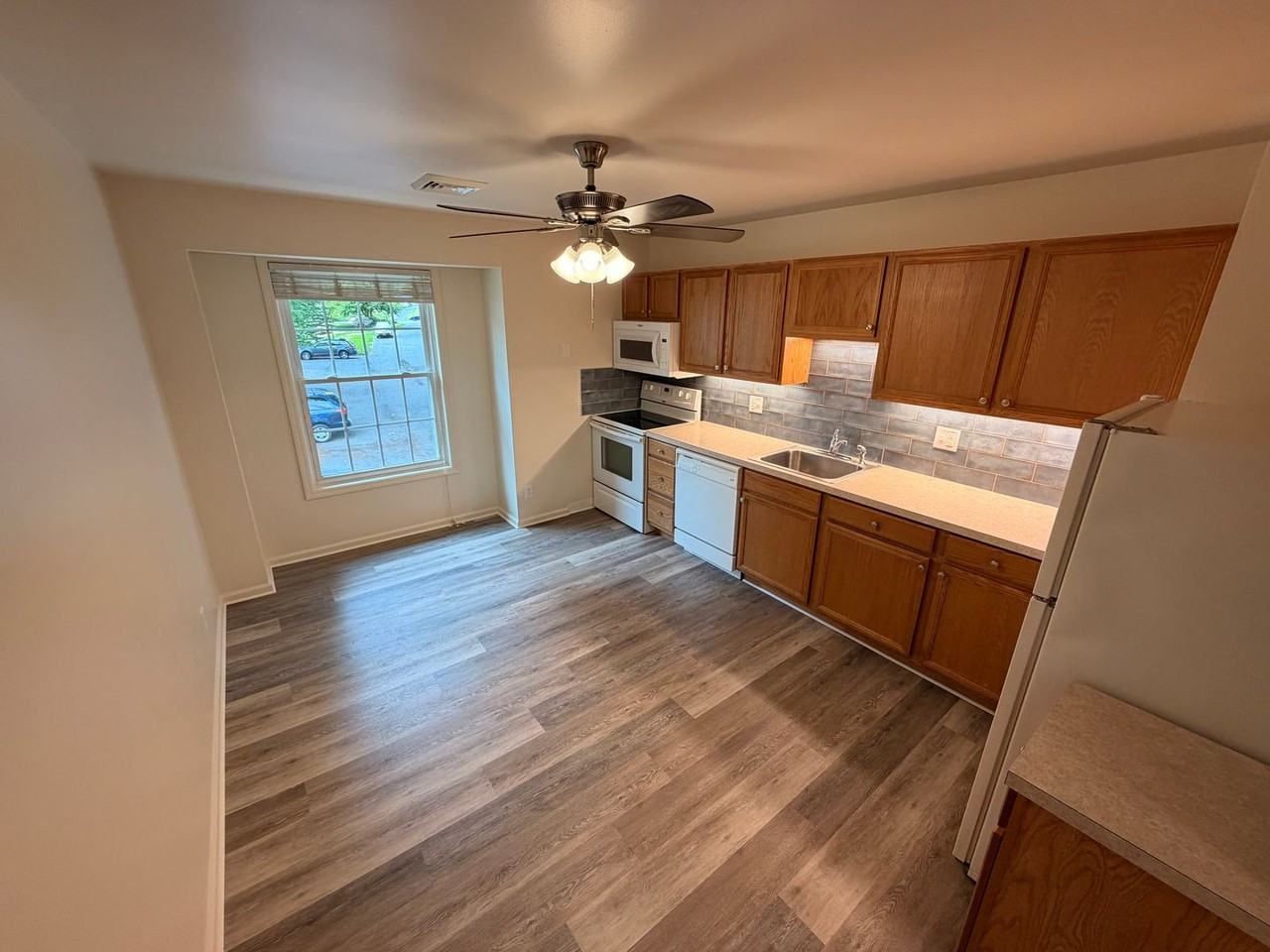 83 Valley Rd Apt C - Photo 5 of 45