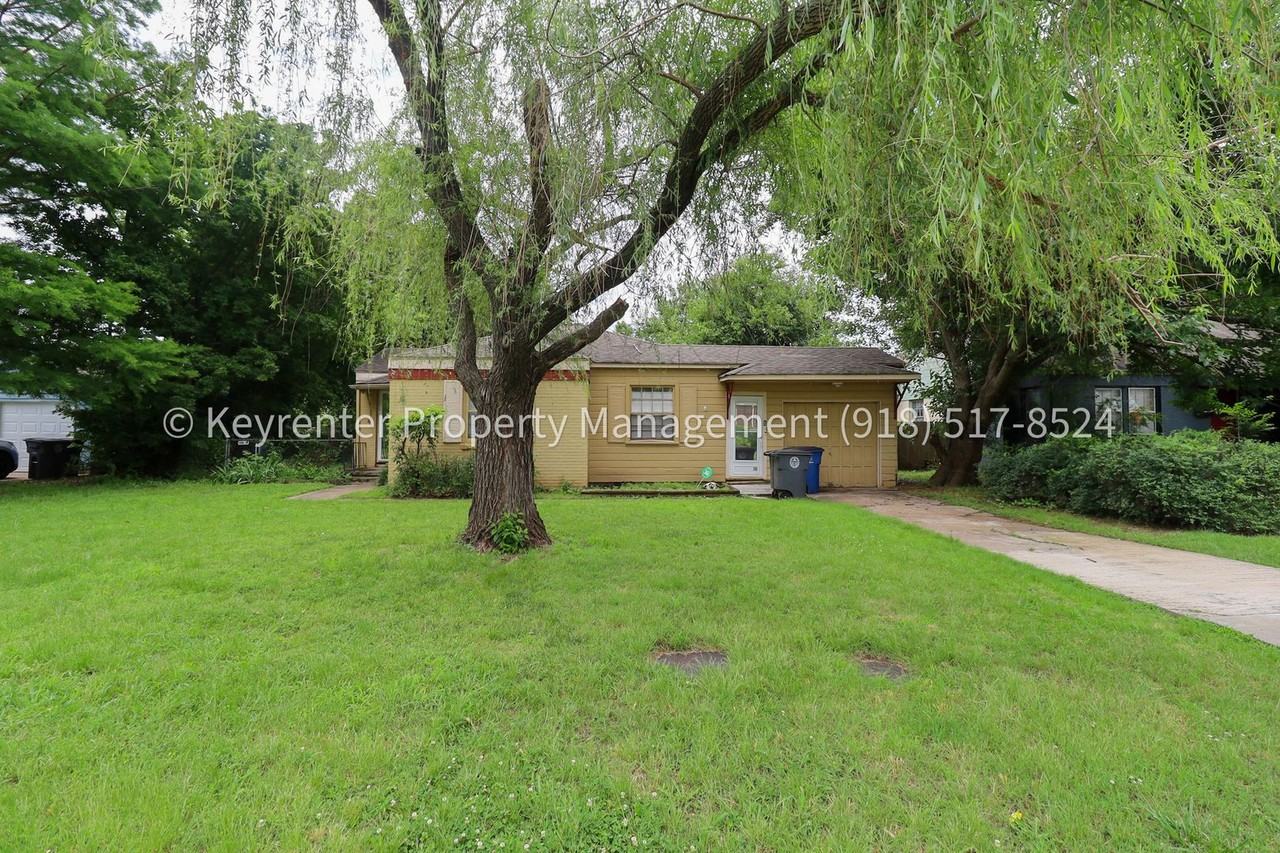 3322 E 23rd St - Photo 2 of 32