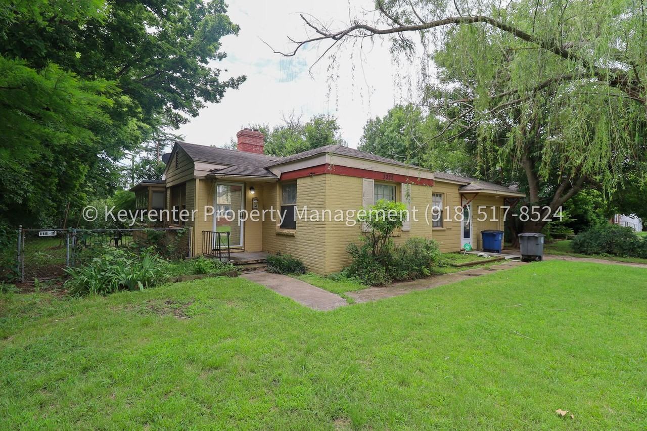 3322 E 23rd St - Photo 3 of 32