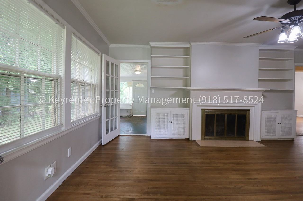 3322 E 23rd St - Photo 4 of 32