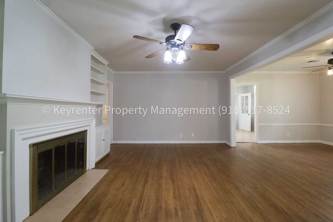 3322 E 23rd St - Photo 6 of 32