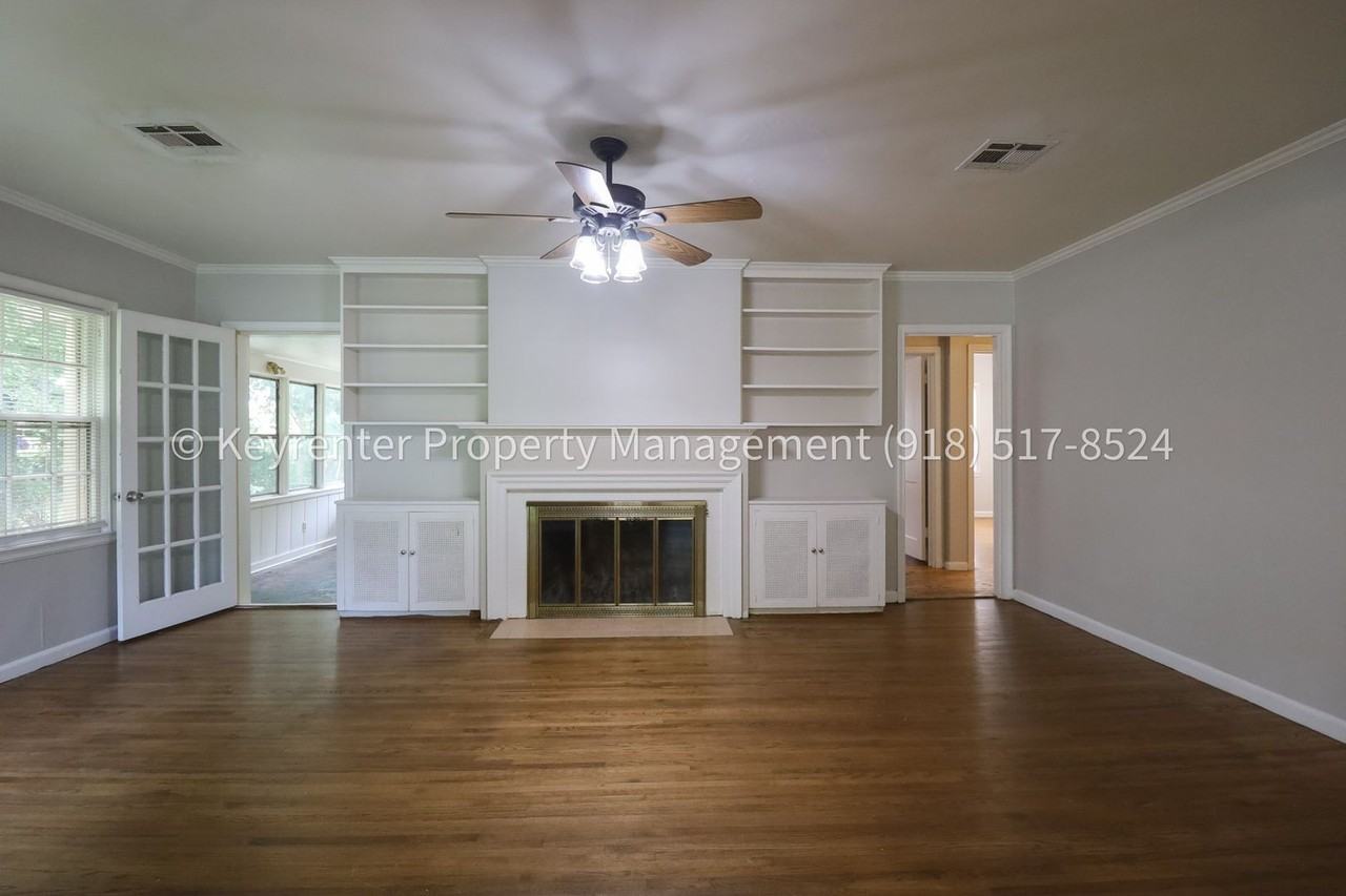 3322 E 23rd St - Photo 7 of 32
