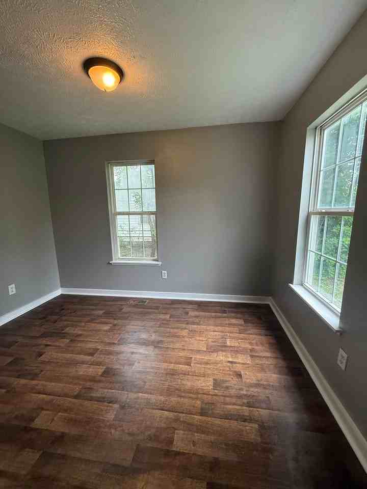 1134 N Brown Ave - Photo 4 of 8