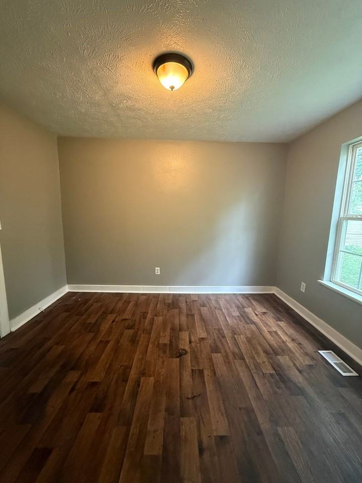 1134 N Brown Ave - Photo 7 of 8