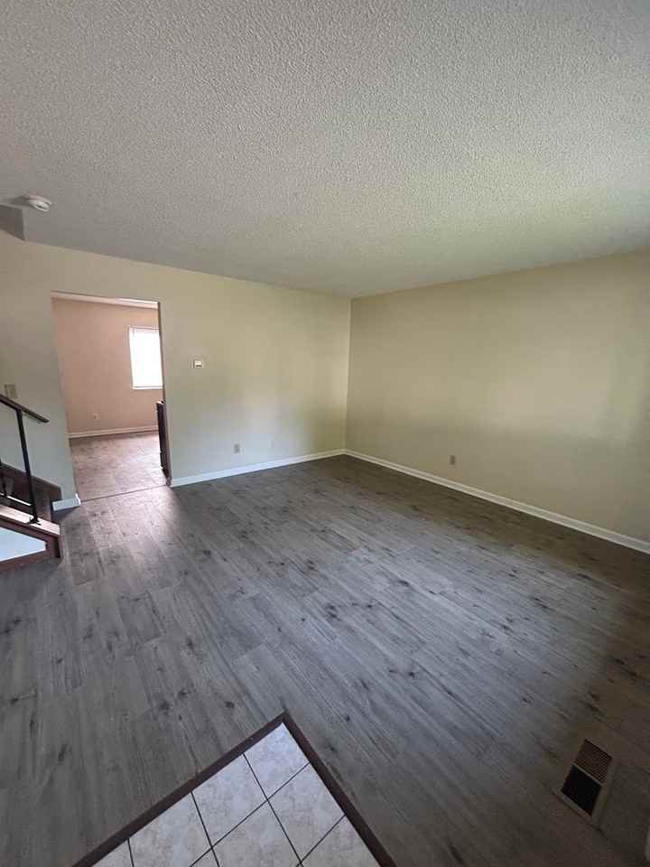 4472 Ramsdell Dr - Photo 4 of 20