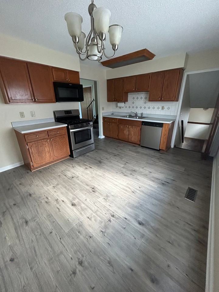 4472 Ramsdell Dr - Photo 6 of 20