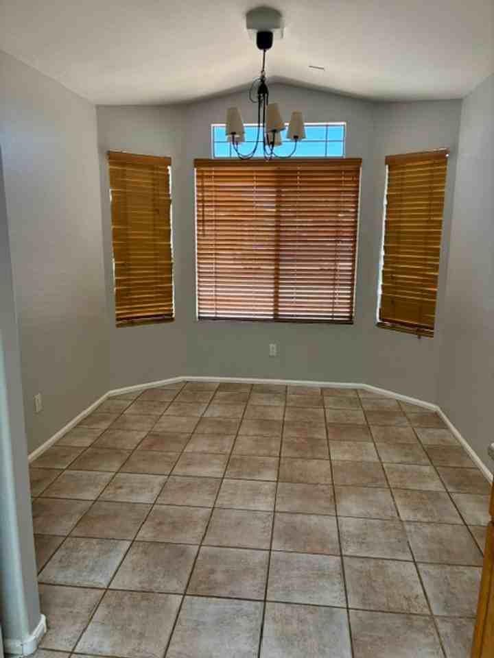 529 E Cantebria Dr - Photo 3 of 20