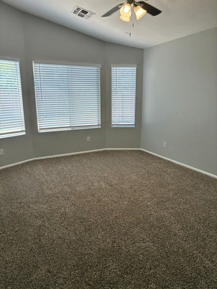 529 E Cantebria Dr - Photo 7 of 20