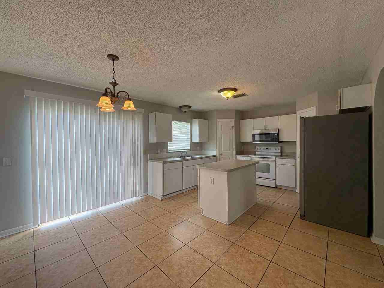 121 Carmel Bay Dr - Photo 6 of 17