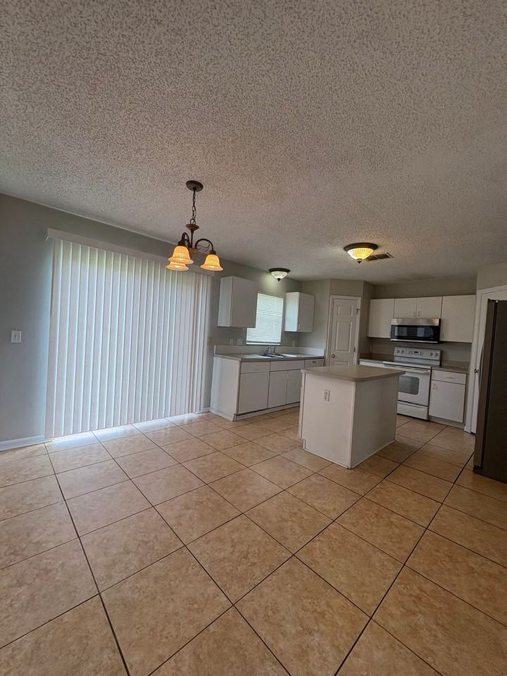 121 Carmel Bay Dr - Photo 7 of 17