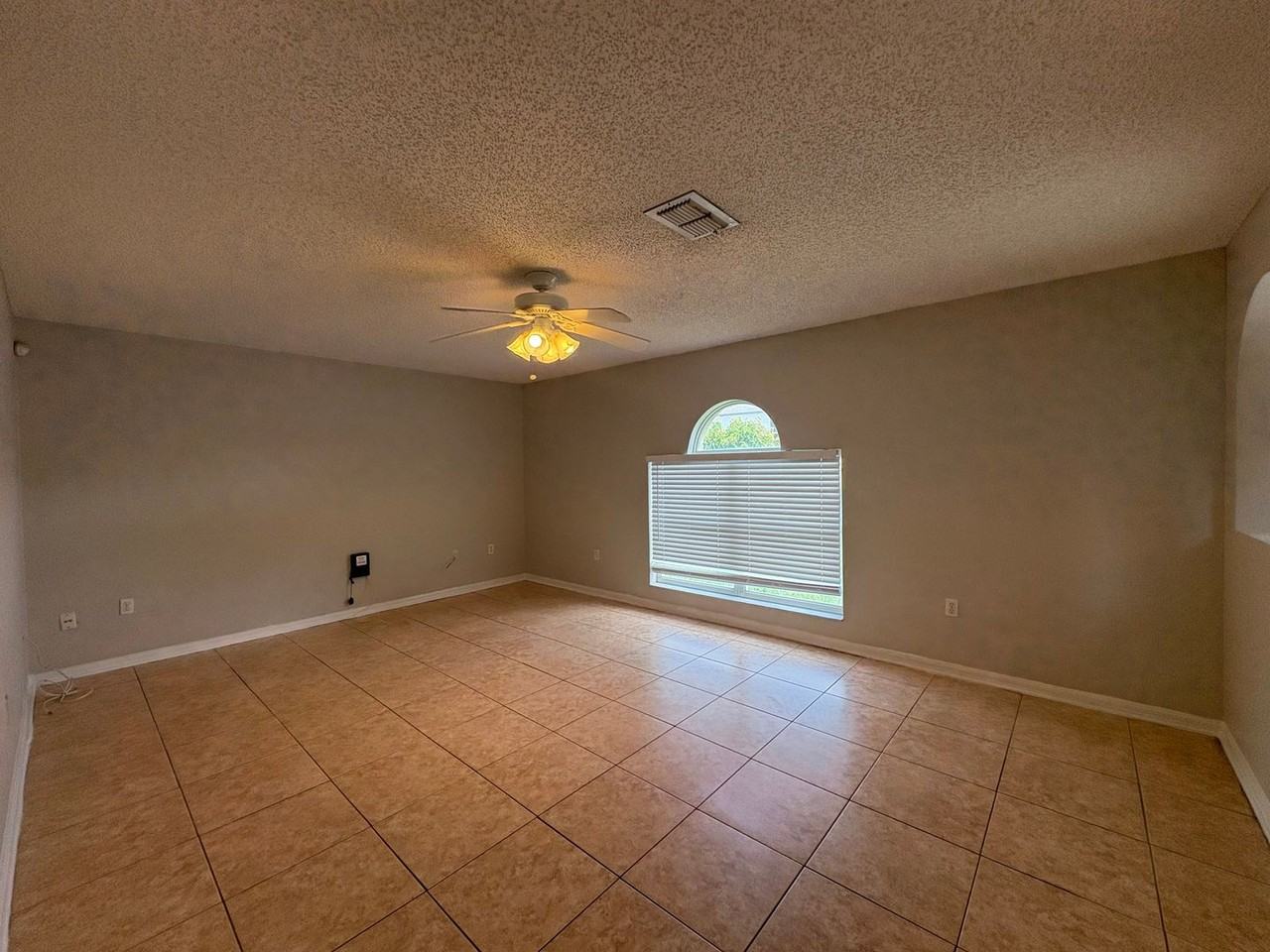 121 Carmel Bay Dr - Photo 5 of 17