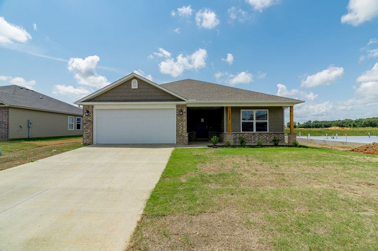 1721 Forest Dr - Photo 2 of 24