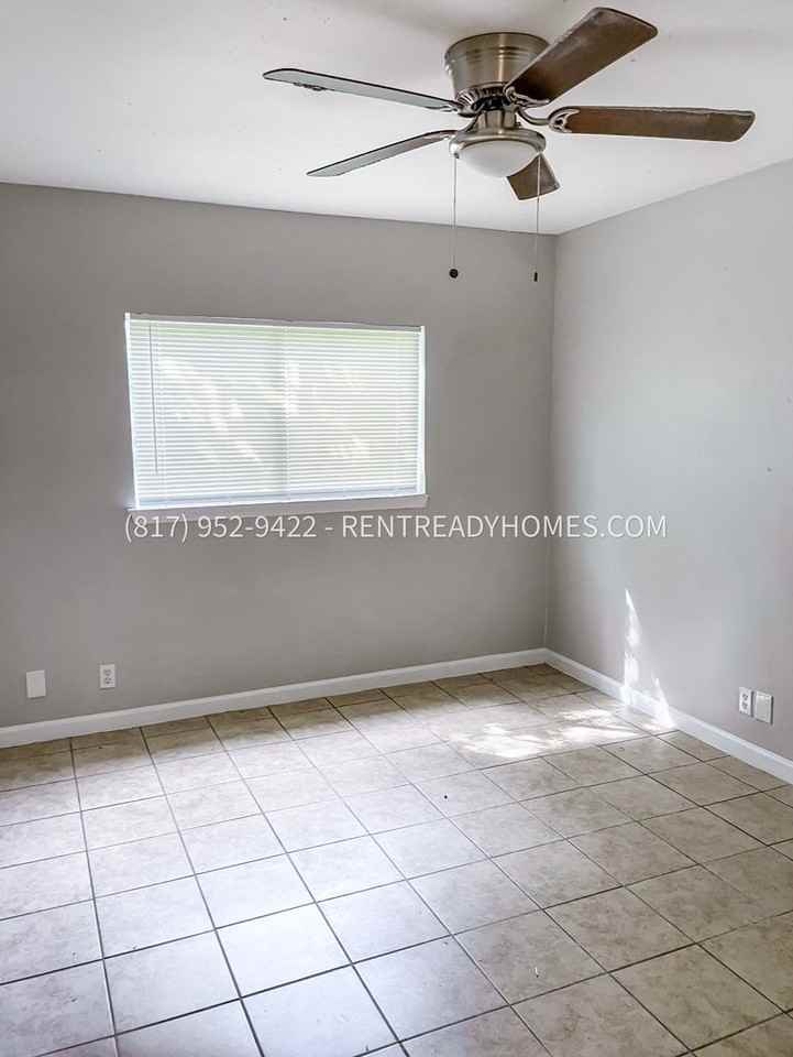 5840 Glacier Sun Dr - Photo 4 of 8
