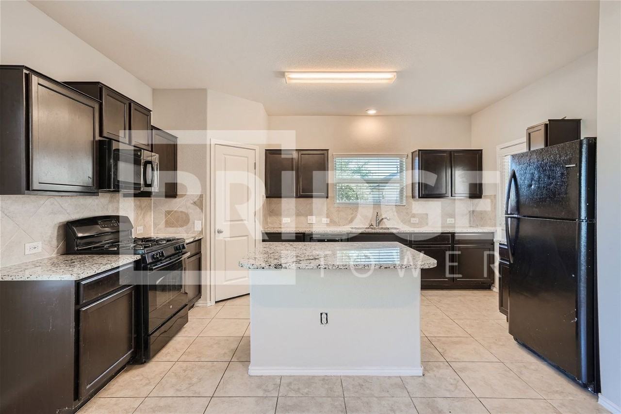 5700 Bell Tower Ln - Photo 6 of 31