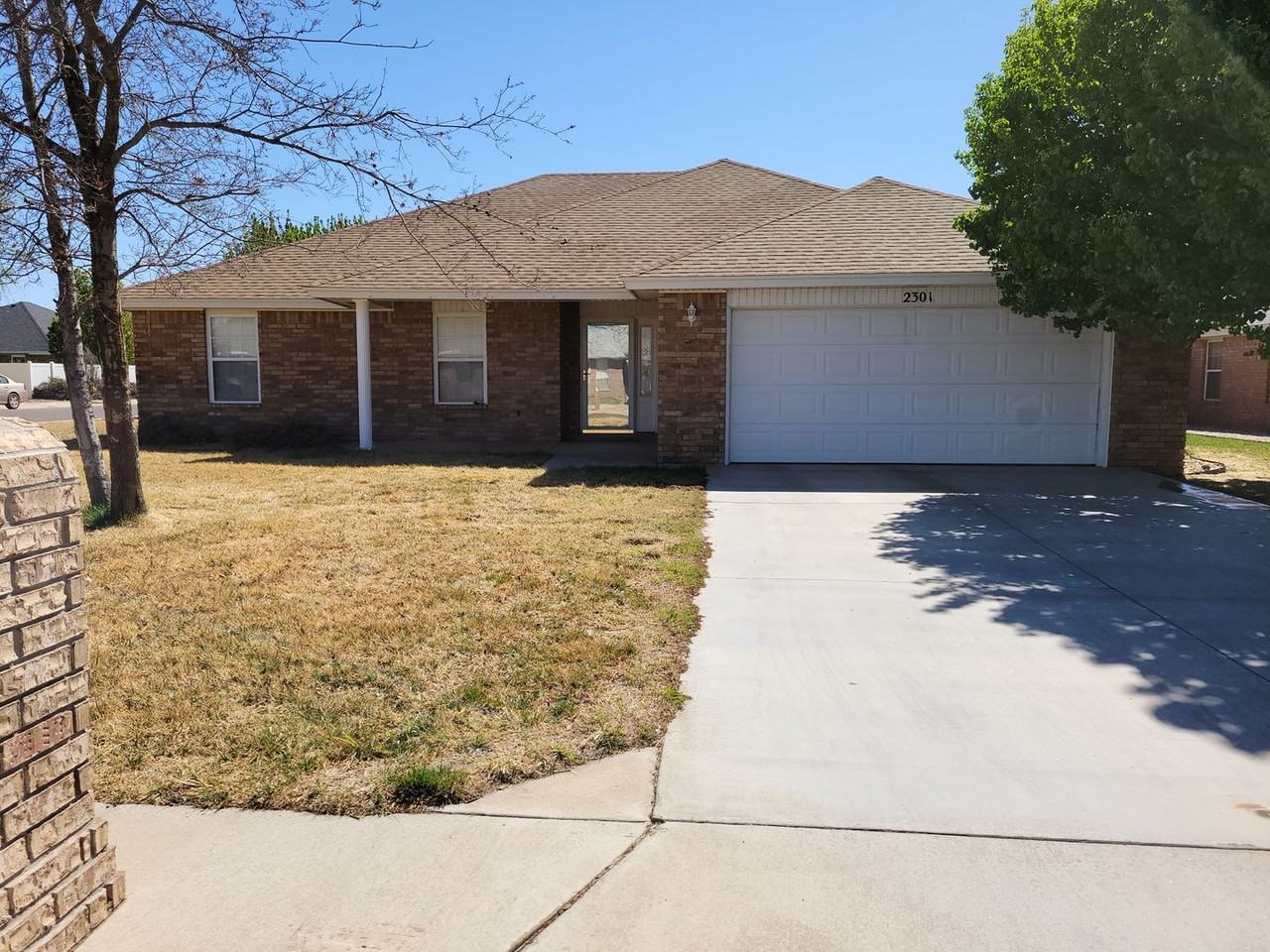 2301 Jadyn Ln - Photo 2 of 28