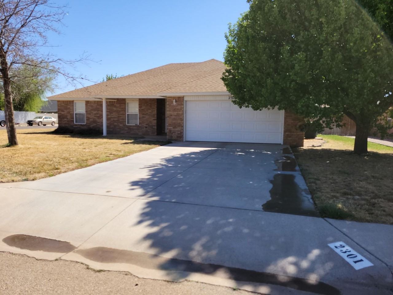 2301 Jadyn Ln - Photo 3 of 28