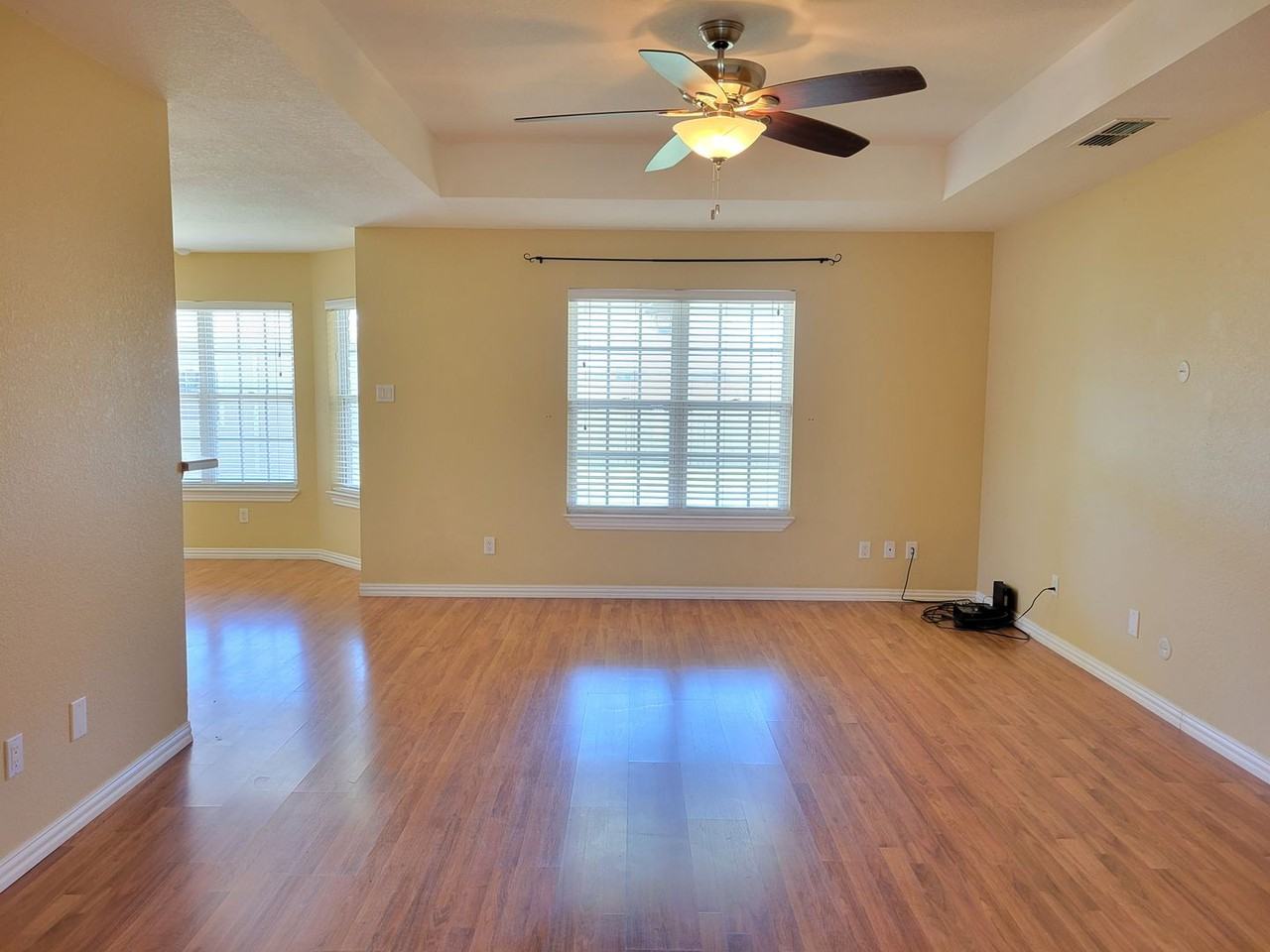2301 Jadyn Ln - Photo 6 of 28
