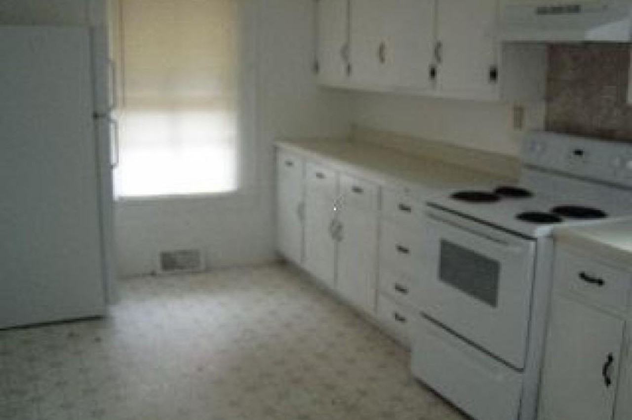 1313 Tilden Ave - Photo 3 of 5