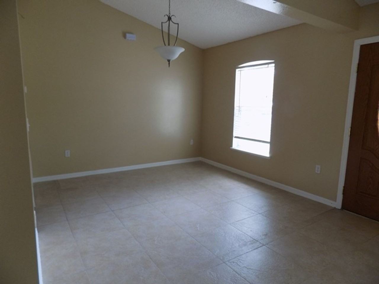 1411 S Mary St - Photo 2 of 20