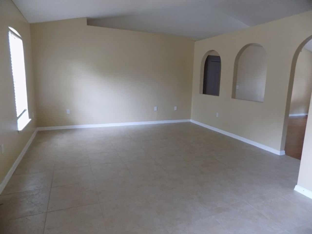 1411 S Mary St - Photo 3 of 20