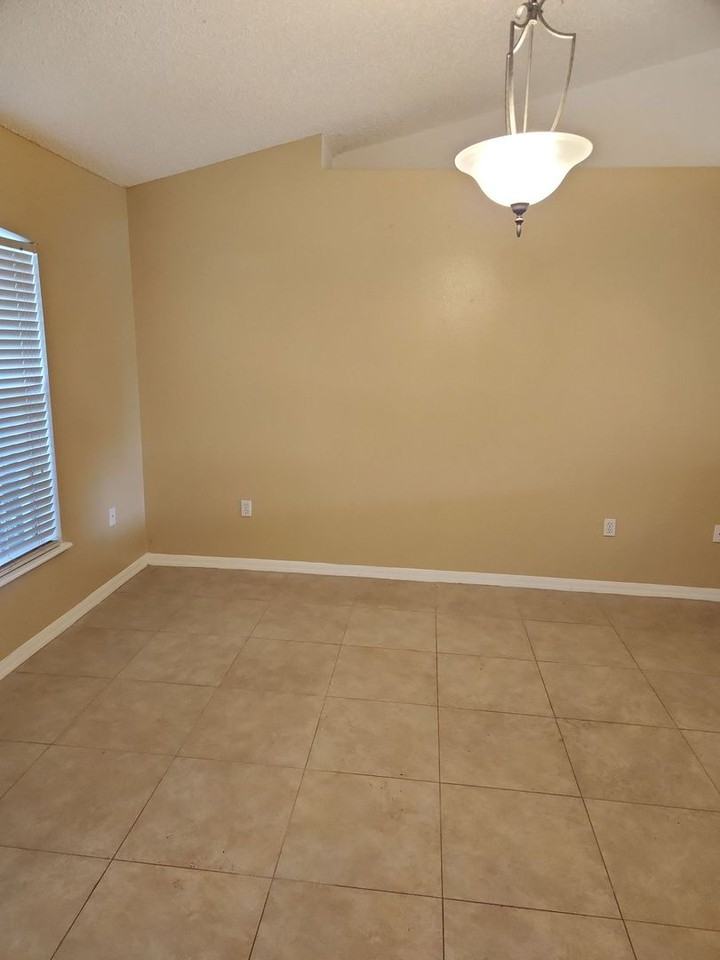 1411 S Mary St - Photo 4 of 20