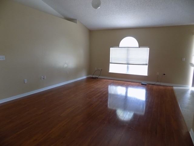1411 S Mary St - Photo 5 of 20