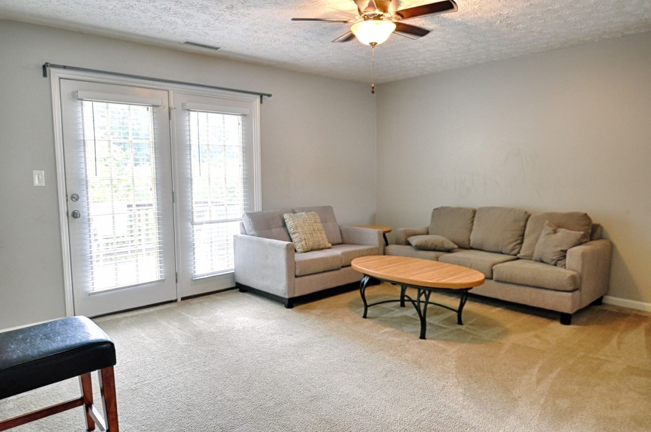 2807 Bombay Dr - Photo 2 of 15