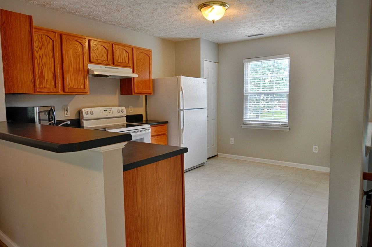 2807 Bombay Dr - Photo 3 of 15
