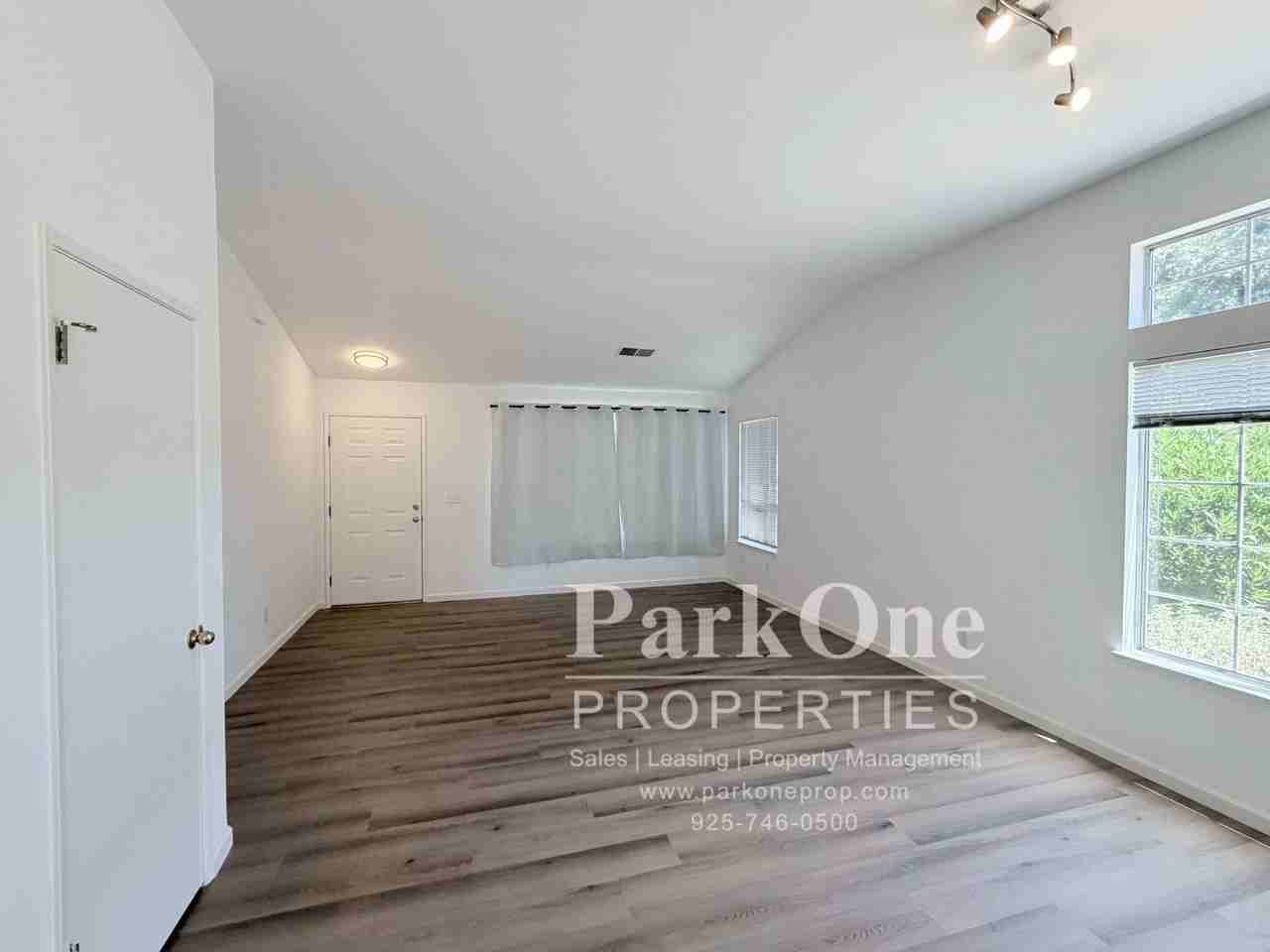 2848 Saint Joseph Dr - Photo 5 of 19