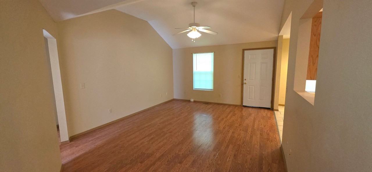 1049 S Missouri Ave - Photo 2 of 8