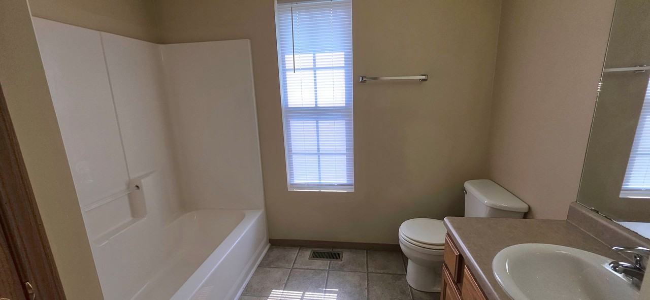 1049 S Missouri Ave - Photo 3 of 8