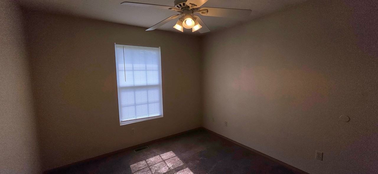 1049 S Missouri Ave - Photo 4 of 8
