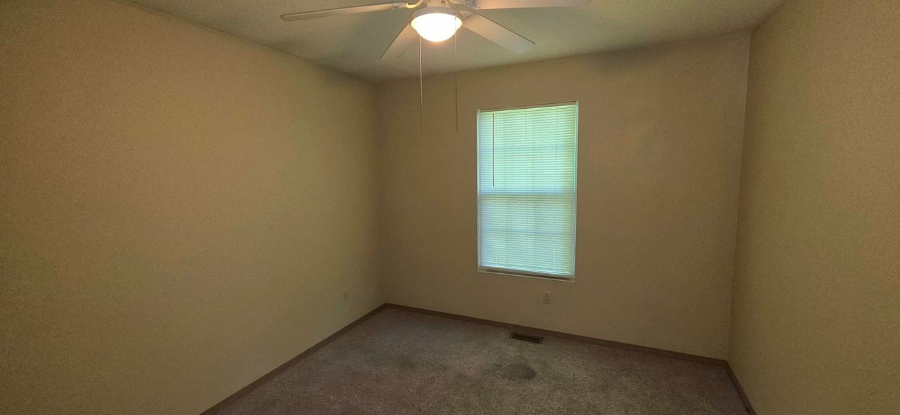 1049 S Missouri Ave - Photo 5 of 8
