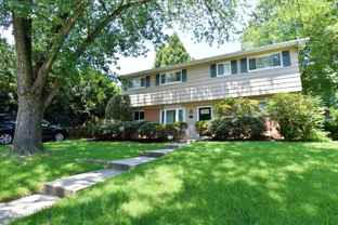 305 Hillsboro Dr - Photo 1 of 1