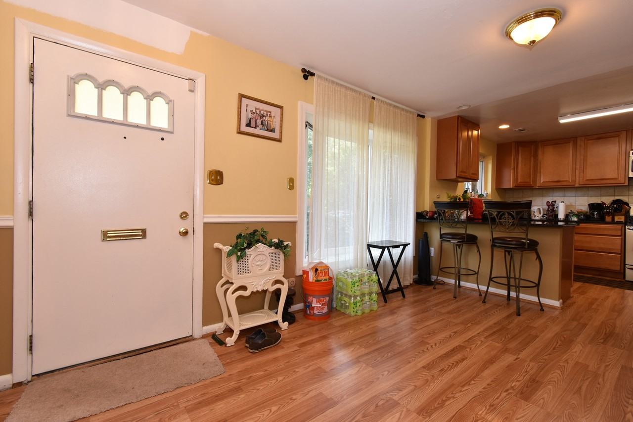 305 Hillsboro Dr - Photo 6 of 23