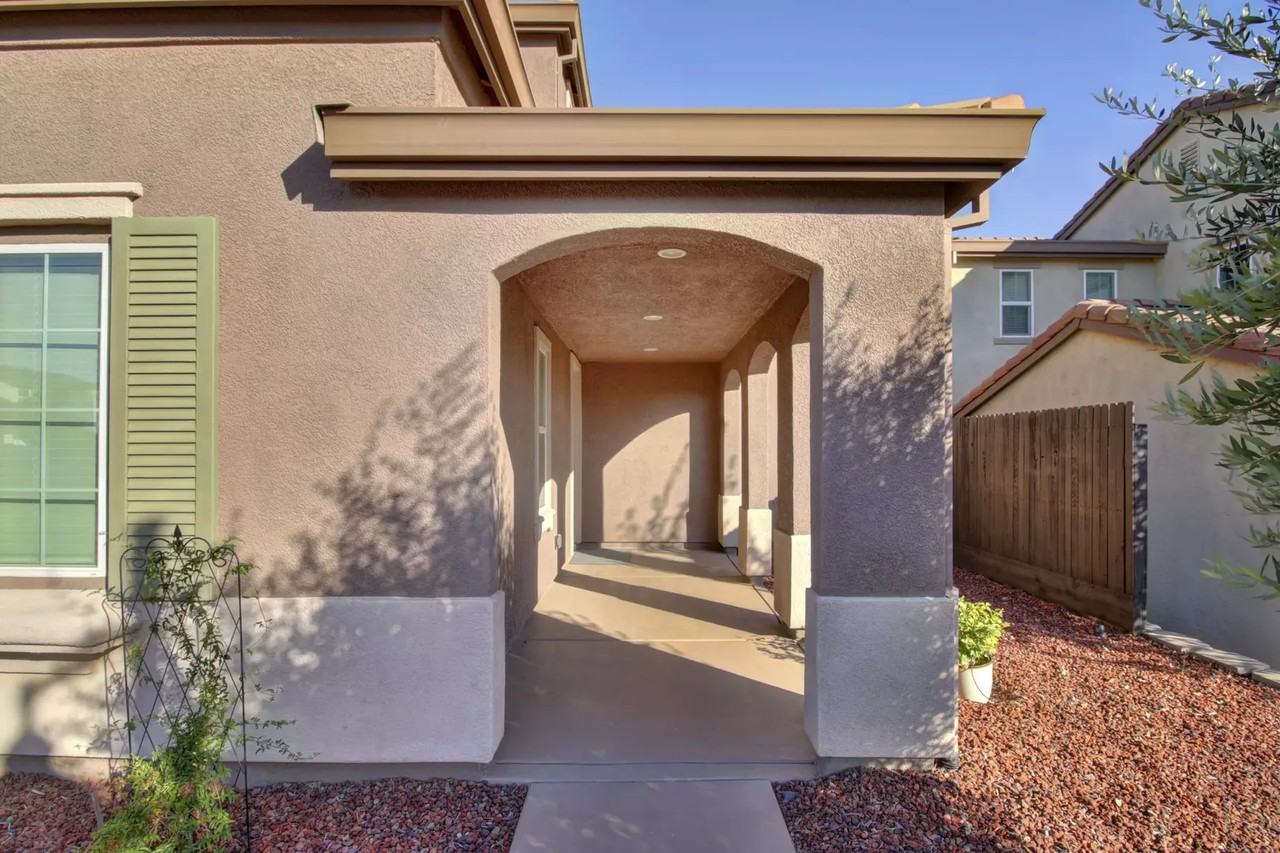5654 Saratoga Cir - Photo 2 of 29