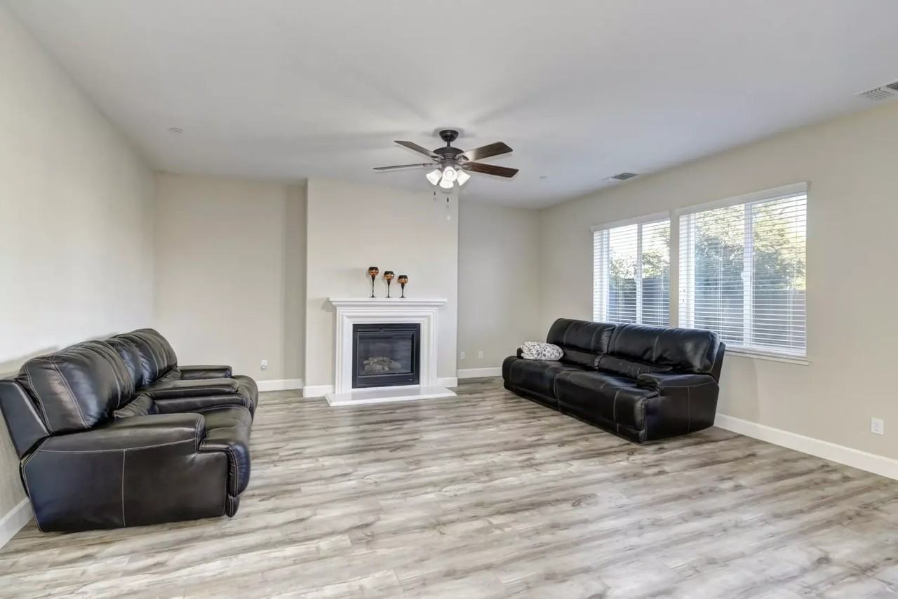 5654 Saratoga Cir - Photo 3 of 29