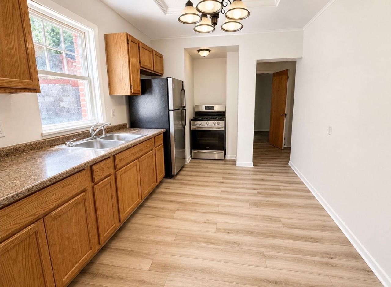 144 Sumner Ave - Photo 3 of 12