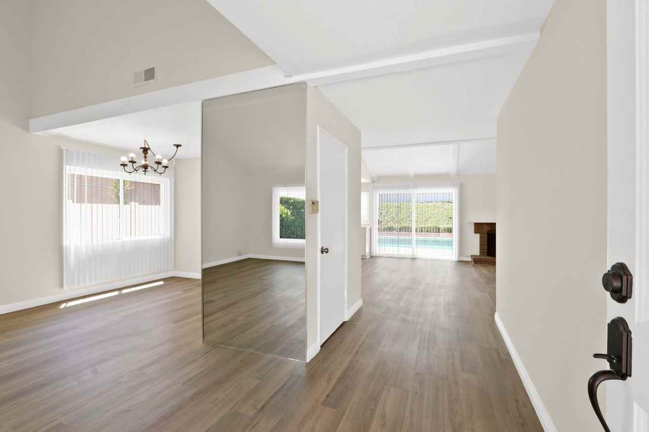 16956 Flower Vale Ln - Photo 3 of 20