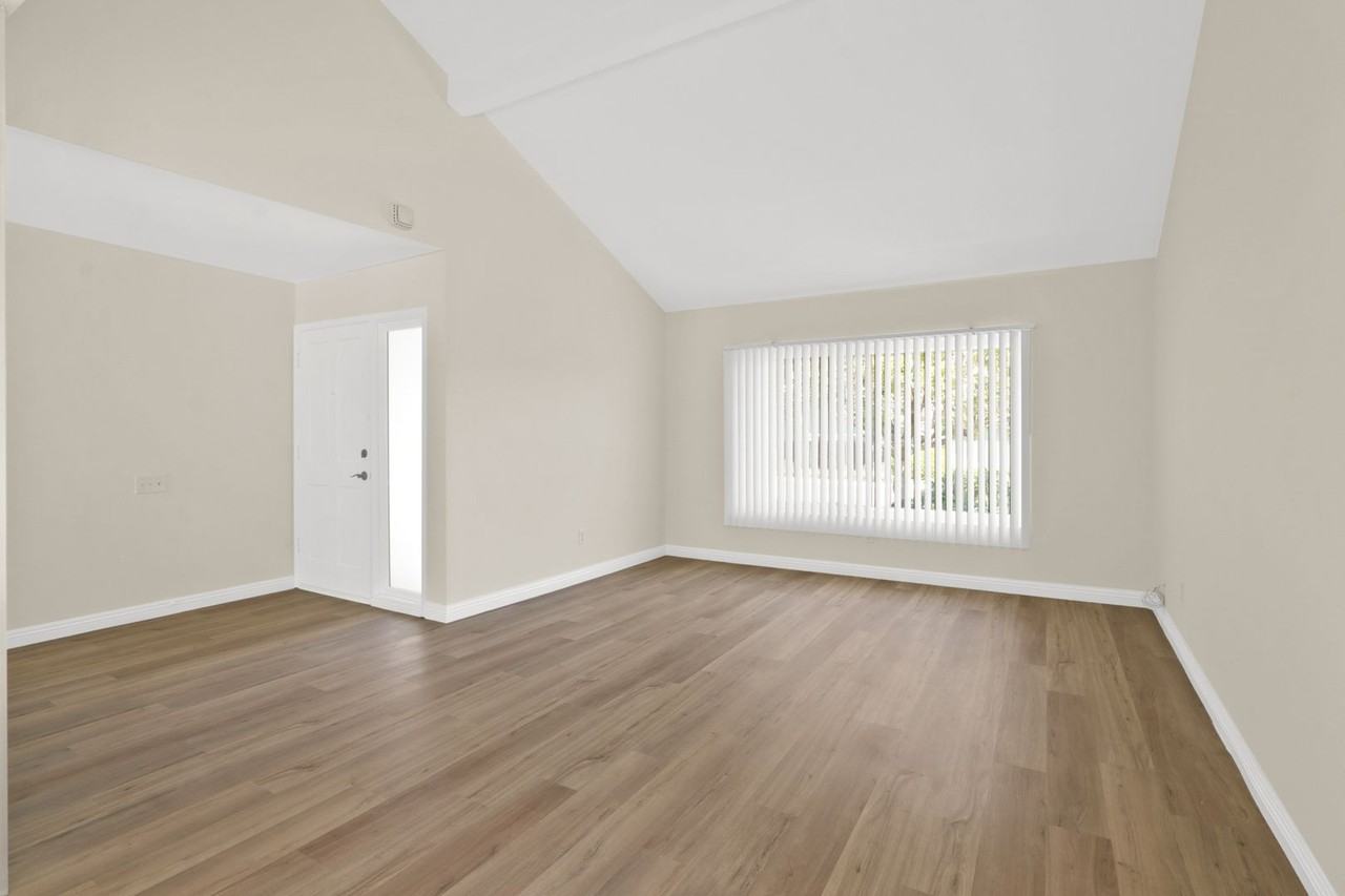 16956 Flower Vale Ln - Photo 4 of 20
