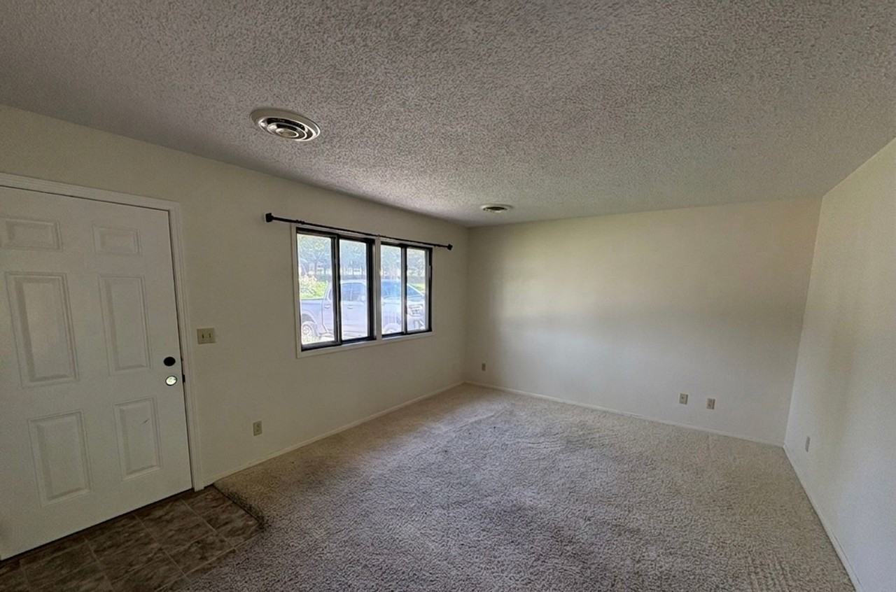1705 4th St - Photo 4 of 12