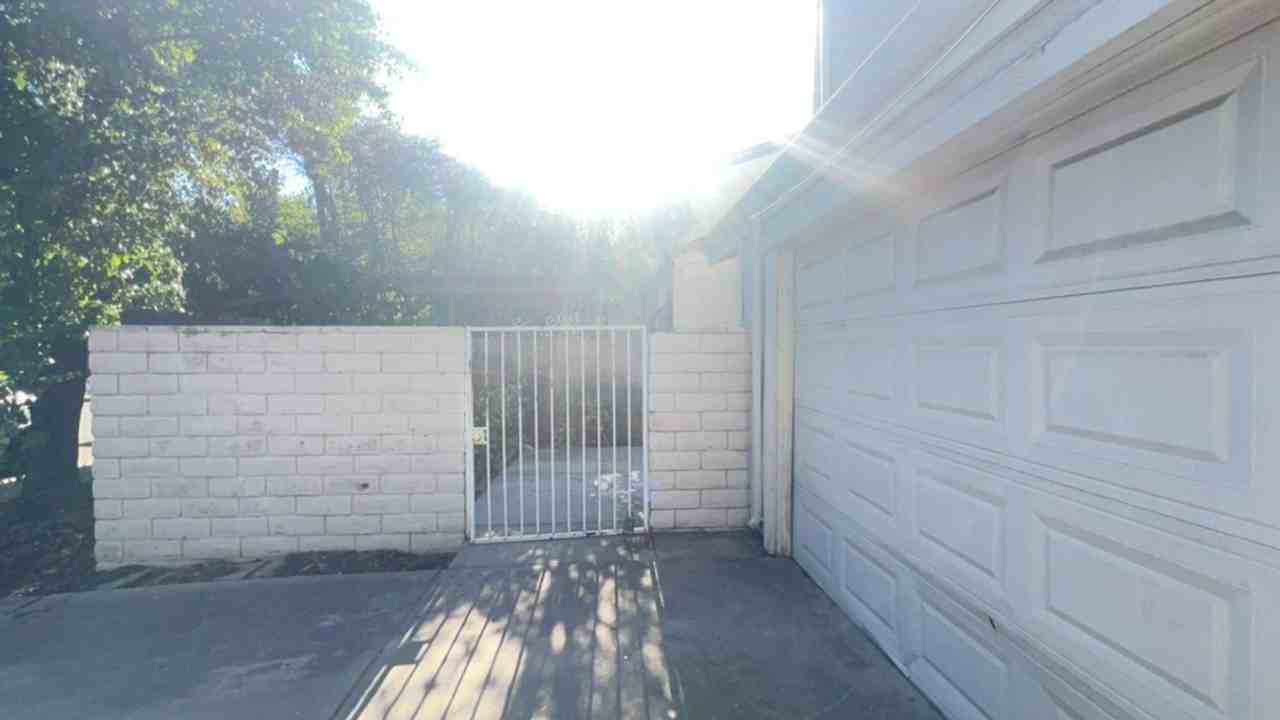 2220 Jason Way - Photo 3 of 18