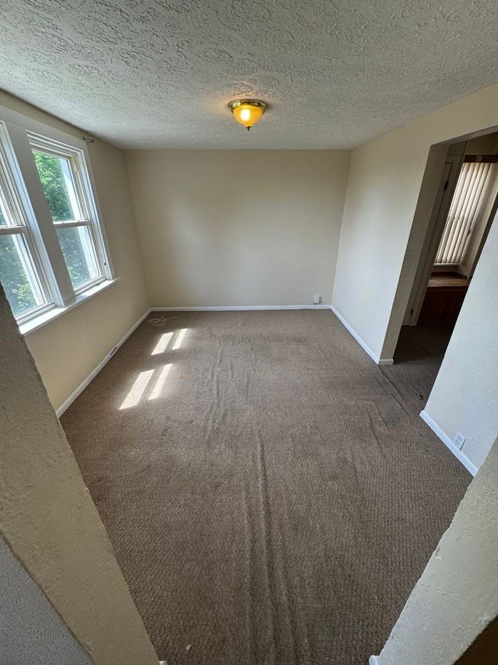 215 Spencer Ave - Photo 7 of 26