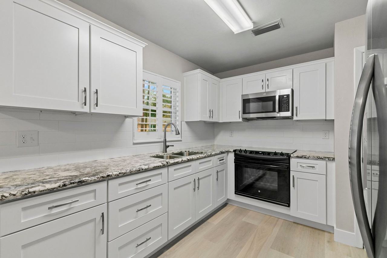 1518 Nw 39th St - Photo 4 of 26