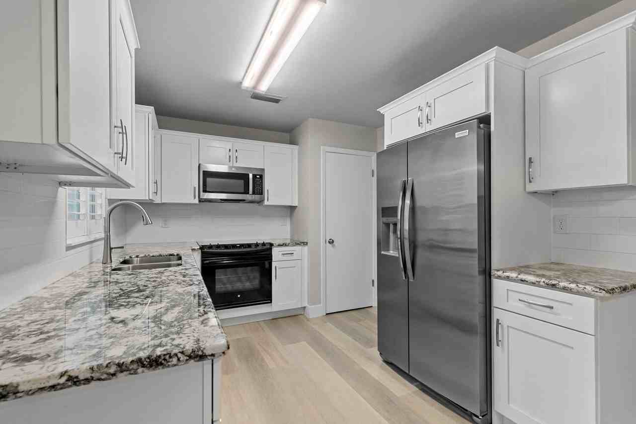 1518 Nw 39th St - Photo 5 of 26