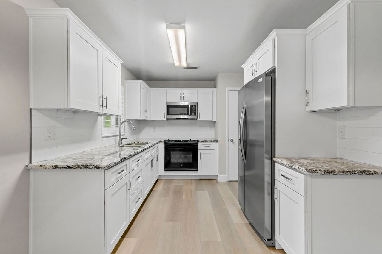 1518 Nw 39th St - Photo 6 of 26
