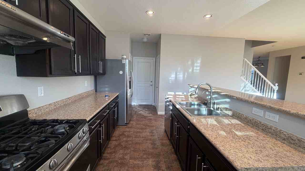 10085 Natchez Trace St - Photo 5 of 50