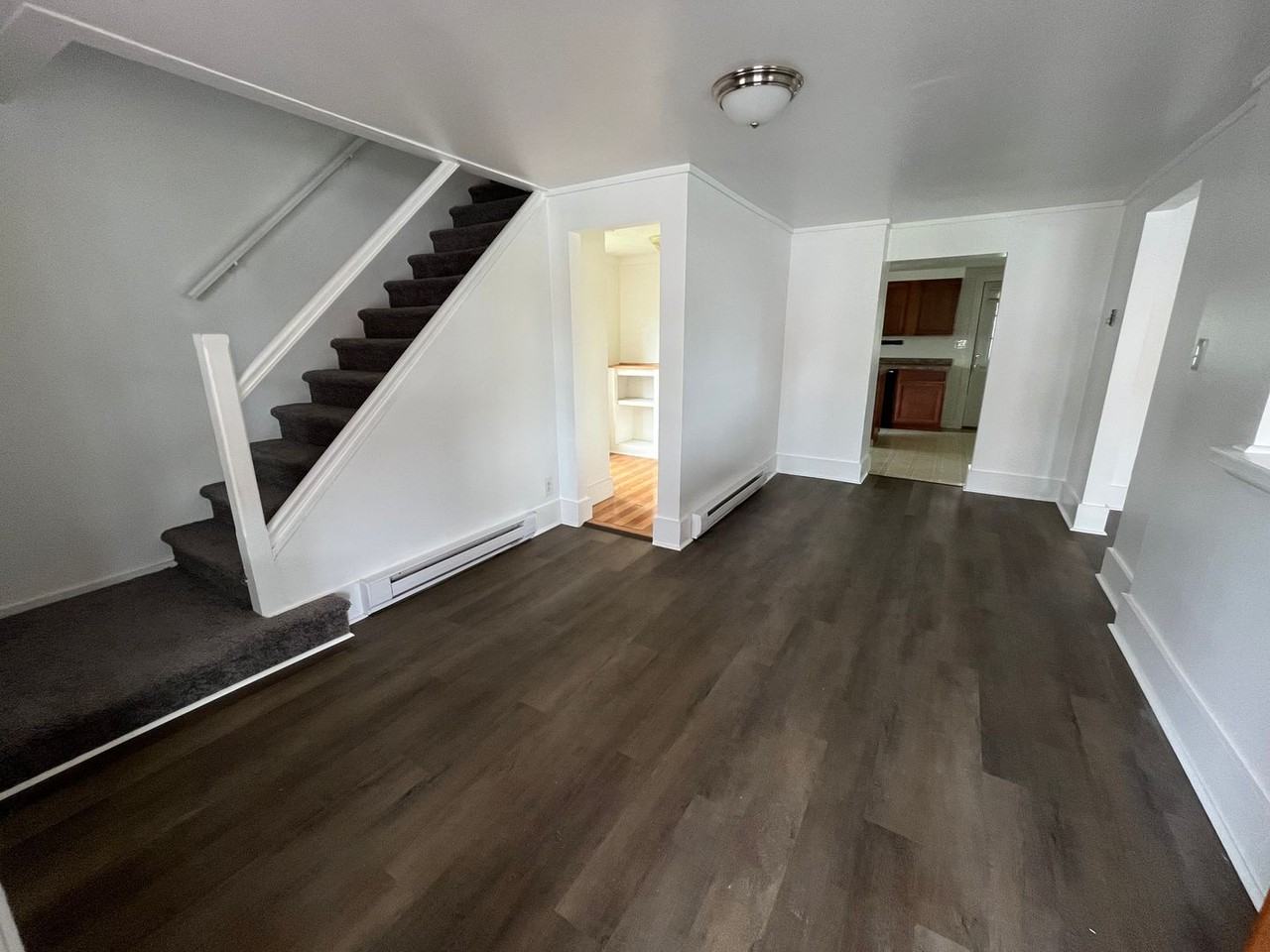 112 Beach St - Photo 3 of 20