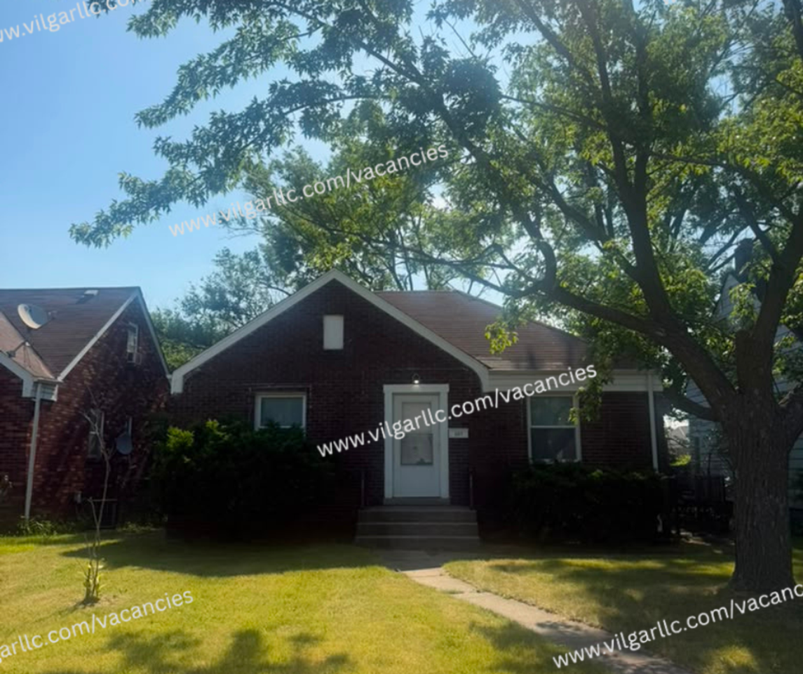 207 Taft St - Photo 2 of 23