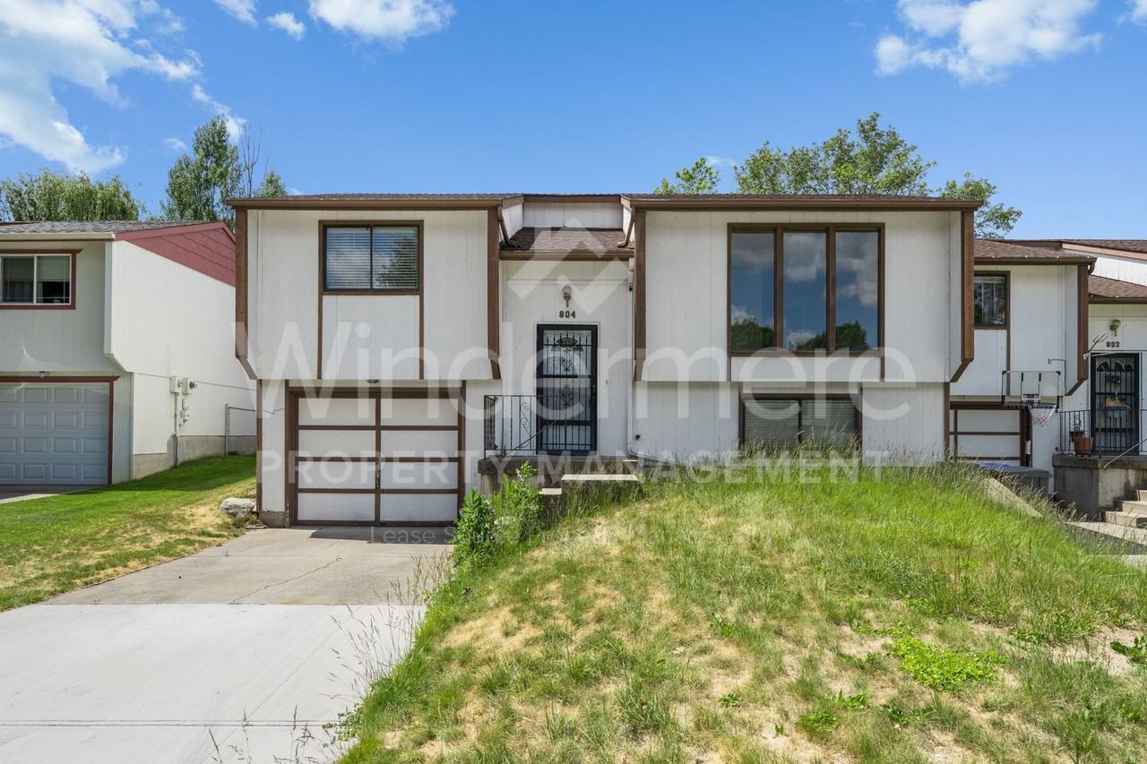 802 S Calvin Rd - Photo 2 of 27